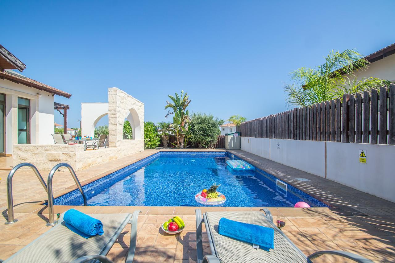Rada'S Vacation Home Agia Napa Buitenkant foto