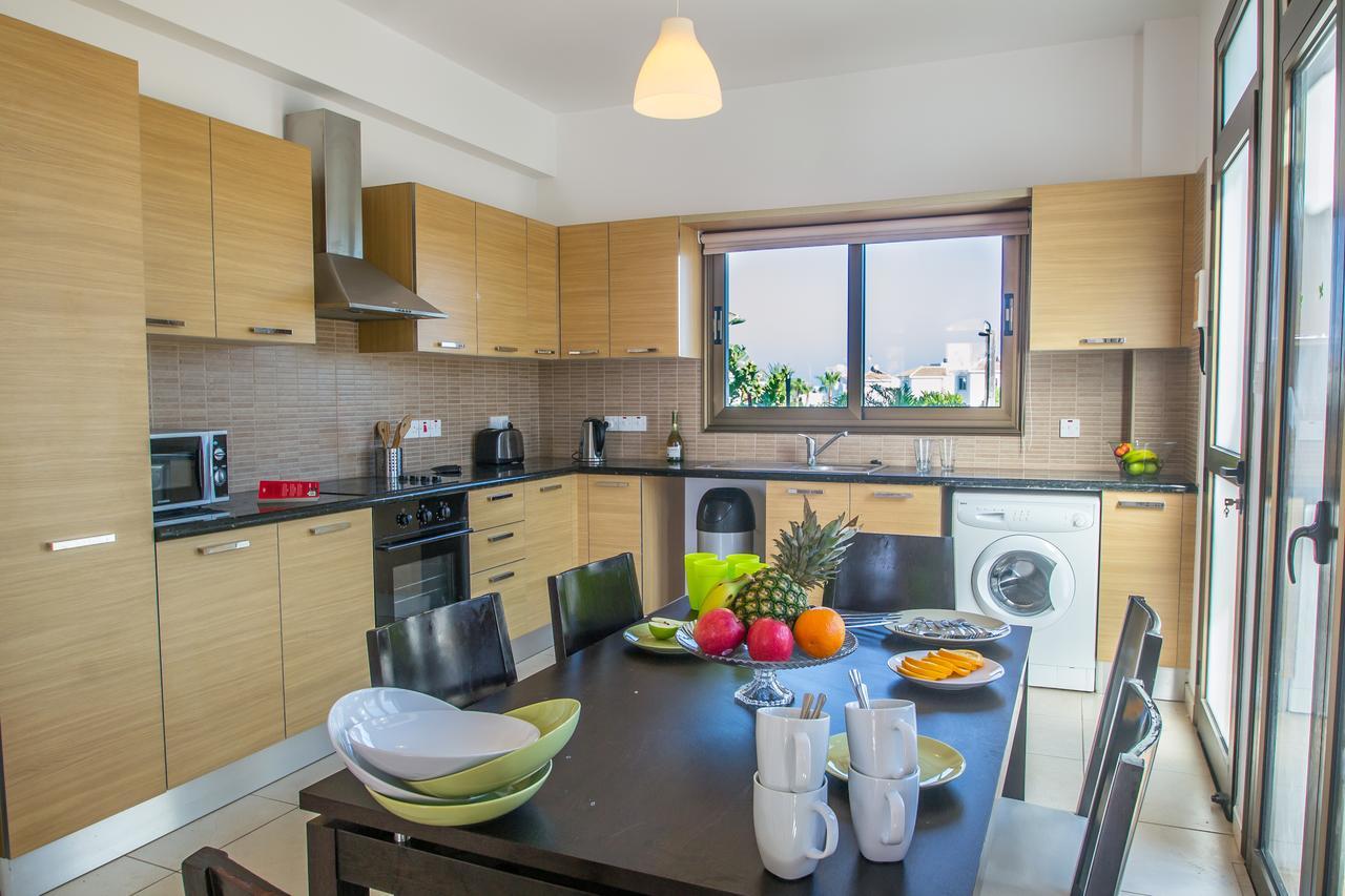 Rada'S Vacation Home Agia Napa Buitenkant foto
